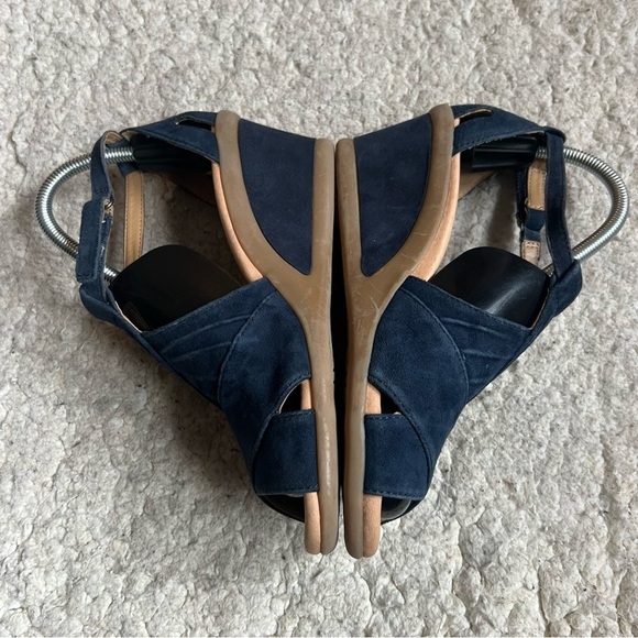 Earth: Navy Blue Suede "Curvet" Ankle Strap Wedge Sandals Size 7.5 - Picture 4 of 11
